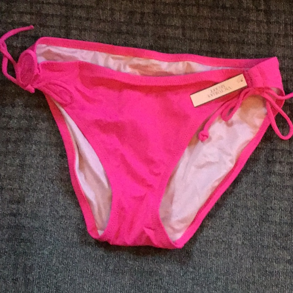 The bow bikini